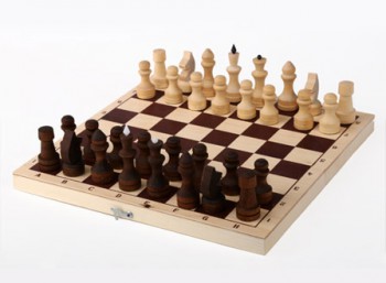 Шахматы обиходные парафинированные в комплекте с доской (без подклейки)